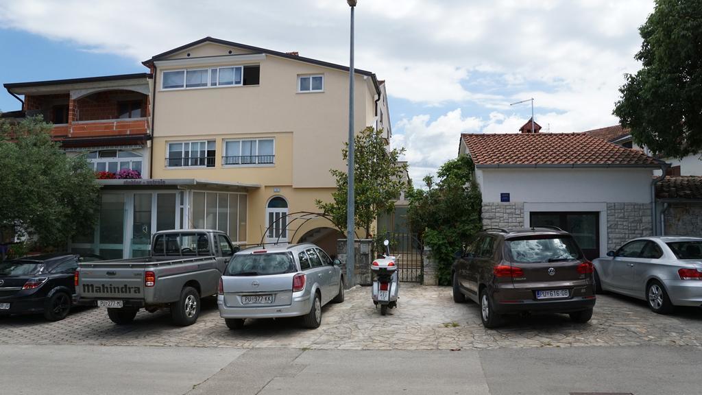 רוביני Apartments Divina מראה חיצוני תמונה